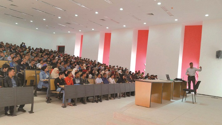 الجامعة… ذلك الوطن الصغير الذي يكبر فيه السؤال قبل الجواب