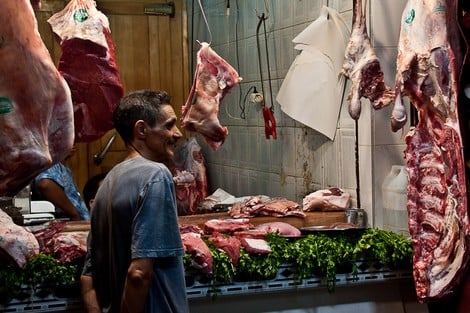 علاش اللحم ولى رفاهية؟ قصة انهيار القدرة الشرائية للمواطن”