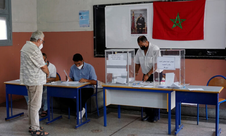 الديمقراطية المؤجلة: كيف تدار الانتخابات من خلف شاشات معطلة الديمقراطية المؤجلة: كيف تدار الانتخابات من خلف شاشات معطلة