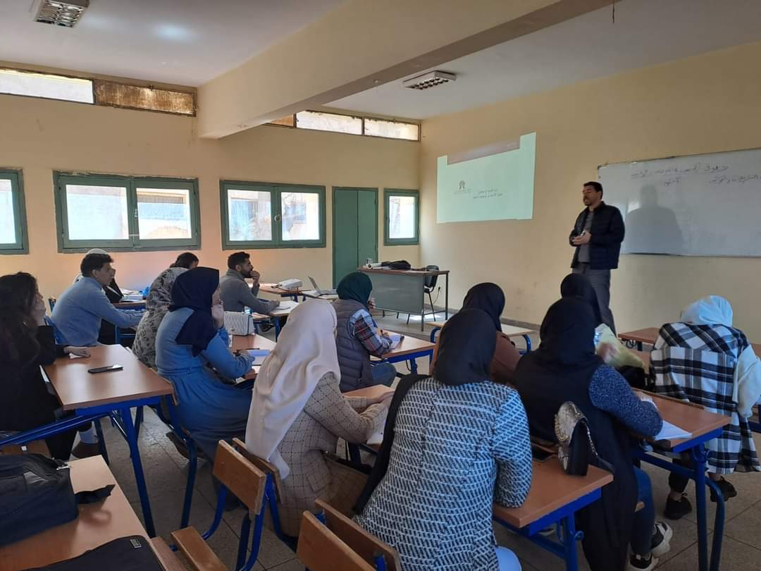 مختصون اجتماعيون بلا تكوين… ووزارة بلا رؤية